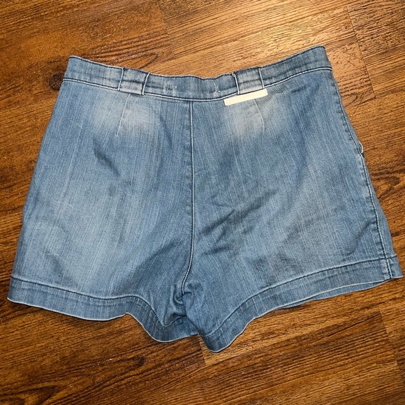 BCBGeneration Blue Denim High Waist Pleated Distressed Jean Shorts Size 28 - Picture 3 of 7